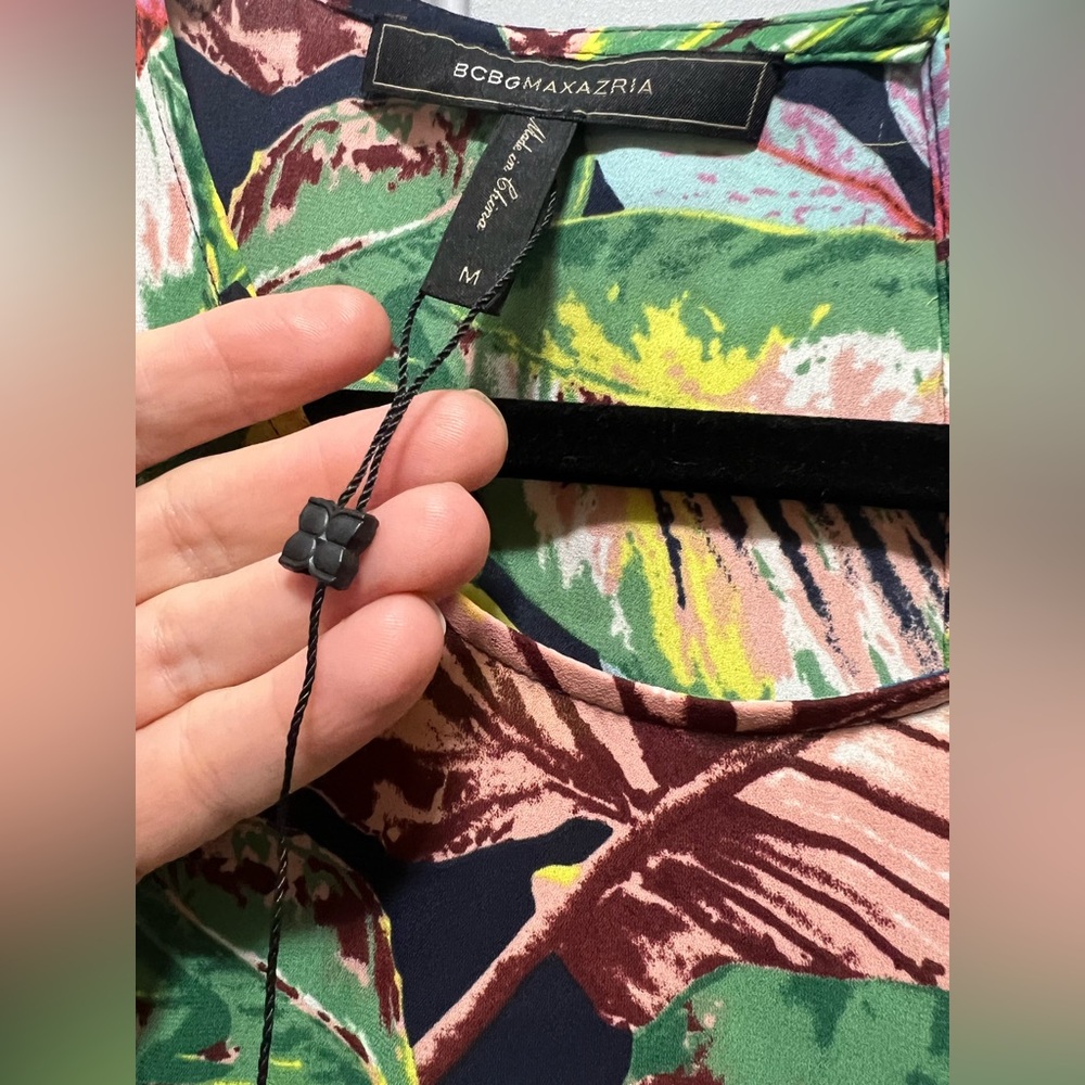 BCBG Tropical Leaf Print Sleeveless Top - NWOT - Picture 9 of 9